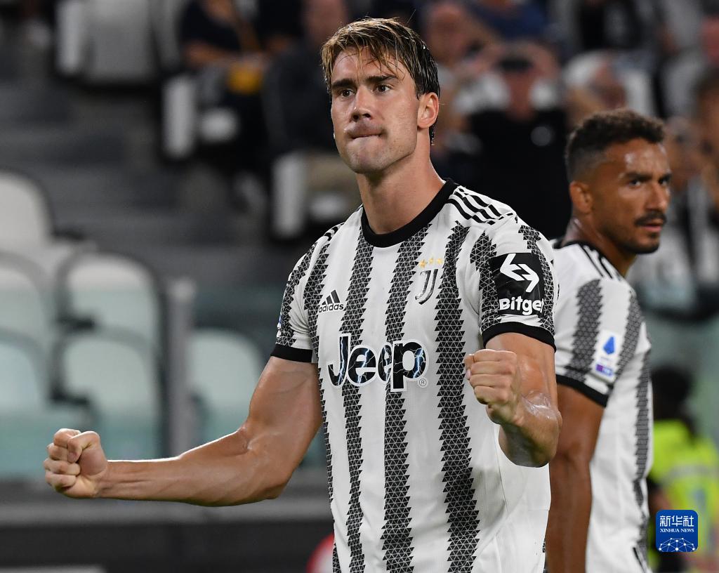 [@TheAthleticFC] #MUFC 来源：Stretford Paddock全部 🚨 去年夏天，曼联对鲁本·阿莫里姆的追求如此坚决，甚至准备以4000万英镑的价格出售科比·梅诺。