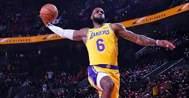 融于池畔，简于形制；瑞典高尔夫球场度假木屋设计