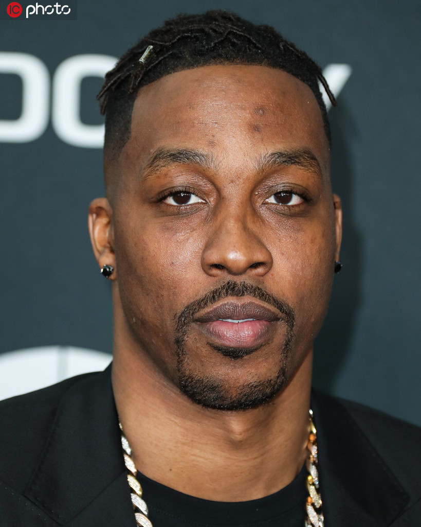 [NBA]里夫斯突入妙传 詹姆斯空位三分命中